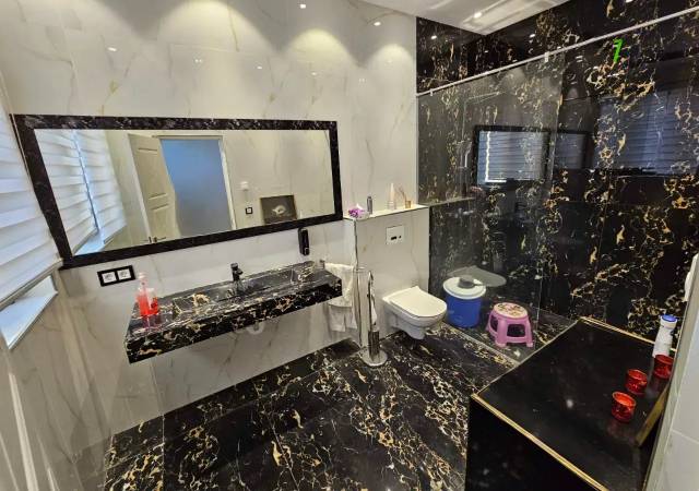 Երկու հարկանի քարե տուն Էրեբունու փողոցում Էրեբունիում, 500 ք.մ., 2 սանհանգույց