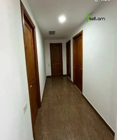 Բազմաֆունկցիոնալ գույք Պարոնյան փողոցում կենտրոնում, 95 քմ