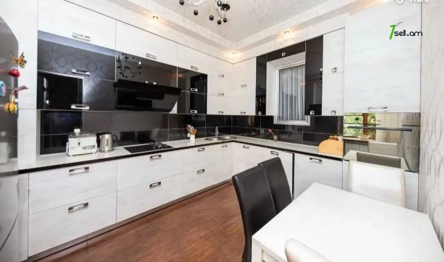 4 սենյականոց բնակարան նորակառույց շենքում Երվանդ Քոչարի փողոցում, 98 ք.մ., 2 սանհանգույց