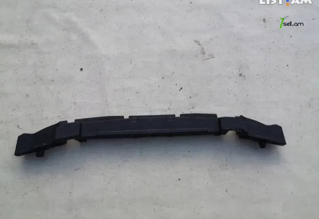 Infiniti Q50 առջևի բալկի գուպկա