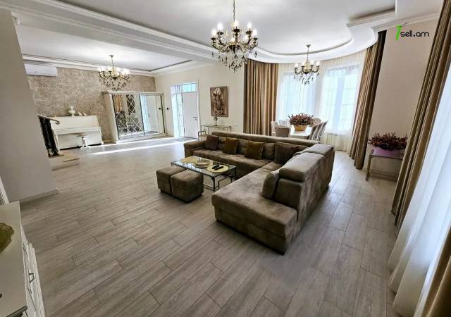 Երկու հարկանի քարե տուն, Նոյ թաղամաս Աջափնյակում, 820 քմ, 3+ սանհանգույց, կապիտալ վերանորոգված