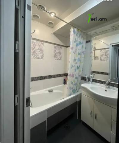 3 սենյականոց բնակարան Խաղաղ Դոնի փողոցում, 80 ք.մ., նախավերջին հարկ, եվրովերանորոգված