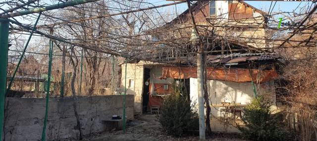 Հողատարածք բնակելի շինությունների համար 4-րդ փողոցում Պտղնիում, 1000 ք.մ.