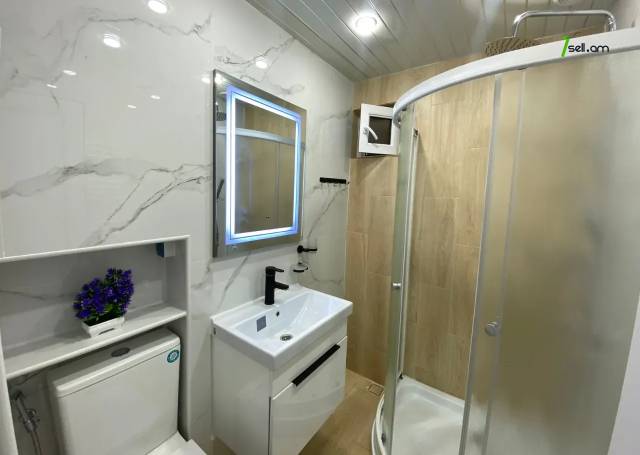 Մեկ հարկանի քարե տուն, Դալլաքյան փողոցի 2-րդ նրբանցք Քանաքեռ Զեյթունում, 70 ք.մ., եվրովերանորոգված