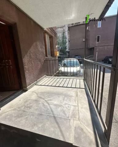 2 սենյականոց բնակարան Բրյուսովի փողոցում, 60 ք.մ., 1/4 հարկ, կապիտալ վերանորոգված, քարե շենք