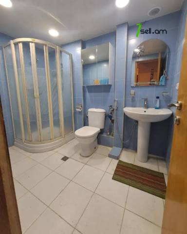 3 սենյականոց բնակարան Ամիրյան փողոցում, 94 ք.մ., նախավերջին հարկ, կոսմետիկ վերանորոգում