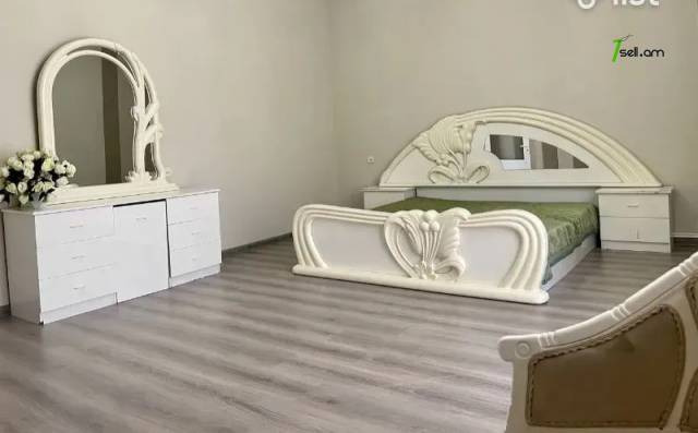 Չորս հարկանի քարե տուն Սիմեոն Երևանցու փողոցում կենտրոնում, 551 ք.մ., 3+ սանհանգույց