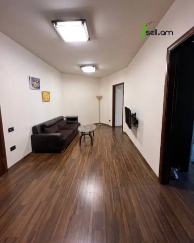 3 սենյականոց բնակարան Մեսրոպ Մաշտոցի պողոտայում, 85 ք.մ., նախավերջին հարկ, կապիտալ վերանորոգված