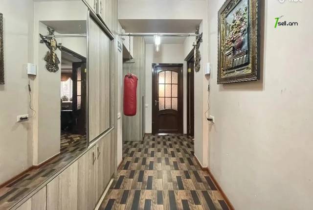 4 սենյականոց բնակարան Գուսան Շերամի փողոցում, 88 քմ, 5/9 հարկ, դիզայներական ոճով վերանորոգված