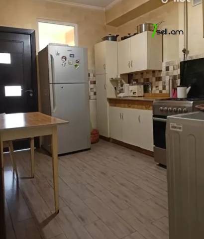 4 սենյականոց բնակարան, Սախարովի հրապարակ, 76 ք.մ., եվրովերանորոգված