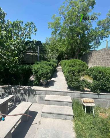 Երկու հարկանի քարե տուն, Armen Tigranyan street Արաբկիրում, 550 ք.մ., 3+ սանհանգույց