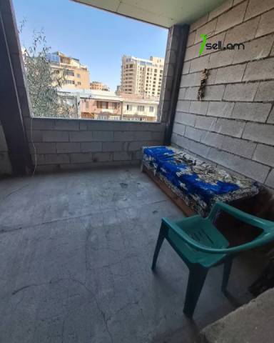 3 սենյականոց բնակարան Սարյան փողոցում, 77 ք.մ., մի քանի պատշգամբ, 2/5 հարկ, կոսմետիկ վերանորոգում