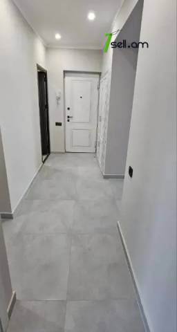 3 սենյականոց բնակարան Հրաչյա Քոչարի փողոցում, 90 քմ, նախավերջին հարկ, մի քանի պատշգամբ