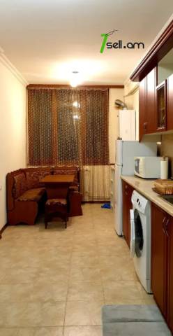 1 սենյականոց բնակարան Եզնիկ Կողբացու փողոցում, 50 ք.մ., 6/9 հարկ, կապիտալ վերանորոգված