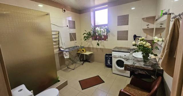 Երկու հարկանի քարե տուն Սիլիկյան 5-րդ փողոցում Աջափնյակում, 3000 քմ, 2 սանհանգույց, մեծ հողամաս