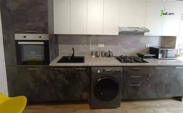 4 սենյականոց բնակարան, Նորաշեն թաղամաս, 97 քմ, 9/16 հարկ, 2 սանհանգույց, կապիտալ վերանորոգված