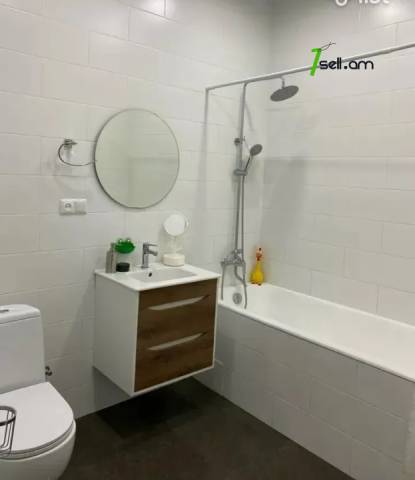 2 սենյականոց բնակարան նորակառույց շենքում Գրիբոյեդով փողոցում, 70 ք.մ., 13/16 հարկ, բարձր առաստաղներ