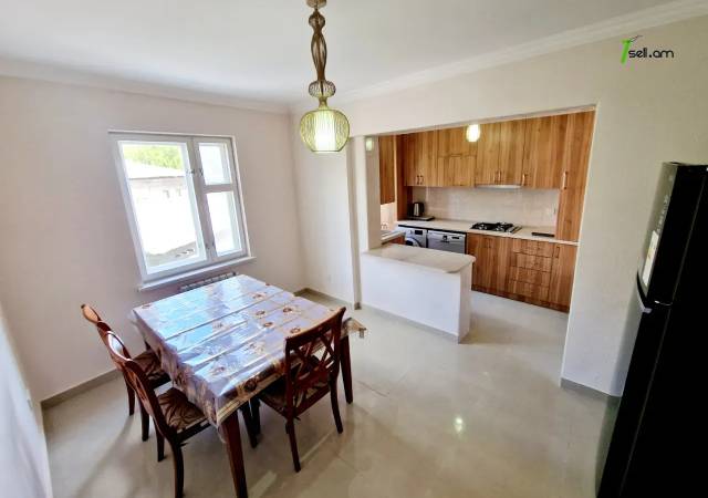 Երկու հարկանի քարե տուն Միչուրինի փողոցում Էրեբունիում, 380 ք.մ., 3+ սանհանգույց, եվրովերանորոգված