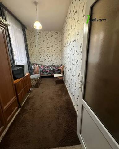 Մեկ հարկանի քարե տուն Բադալ Մուրադյանի փողոցում Նոր Նորքում, 71 քմ, կապիտալ վերանորոգված