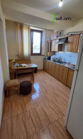 2 սենյականոց բնակարան Նար–Դոսի փողոցում, 50 ք.մ., 10/13 հարկ, կապիտալ վերանորոգված