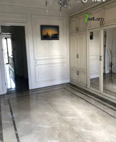 Երեք հարկանի քարե տուն Բագրևանդի փողոցում Նոր Նորքում, 450 ք.մ., 3+ սանհանգույց