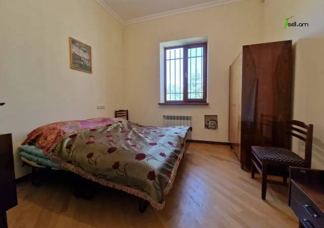 Երկու հարկանի քարե տուն Նուբարաշենի 4-րդ փողոցում Նուբարաշենում, 800 ք.մ., 3+ սանհանգույց