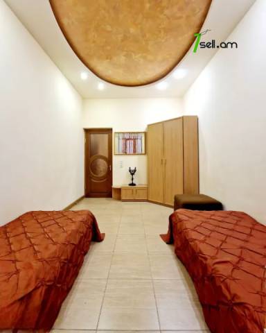 3 սենյականոց բնակարան Մոսկովյան փողոցում, 75 ք.մ., 2 սանհանգույց, բարձր առաստաղներ, 2/6 հարկ