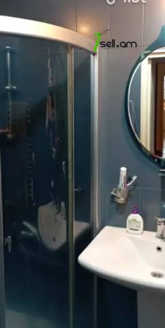 3 սենյականոց բնակարան, Դավիթ Մալյան փողոցի նրբանցք, 73 ք.մ., կապիտալ վերանորոգված, քարե շենք