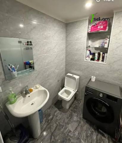 3 սենյականոց բնակարան Վրացական փողոցում, 68 ք.մ., 3/7 հարկ, կապիտալ վերանորոգված, քարե շենք