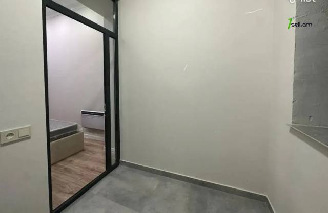 2 սենյականոց բնակարան Խանջյան փողոցում, 39 ք.մ., դիզայներական ոճով վերանորոգված, քարե շենք