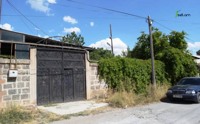 Երկու հարկանի քարե տուն, Պավլովի փողոցի 2-րդ նրբանցք Գյումրիում, 286 ք.մ., 2 սանհանգույց