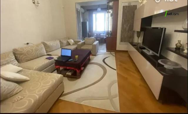 3 սենյականոց բնակարան Թումանյան փողոցում, 80 ք.մ., բարձր առաստաղներ, նախավերջին հարկ