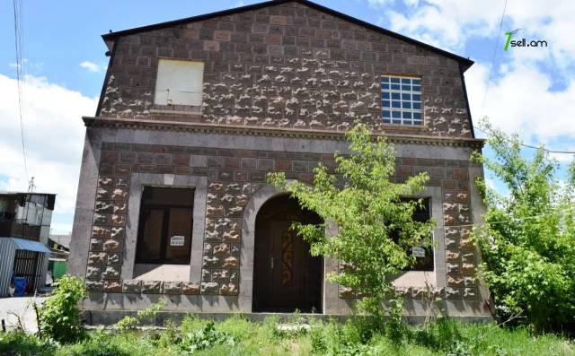 Երկու հարկանի քարե տուն Շիրակացի փողոցում Գյումրիում, 270 քմ, 2 սանհանգույց