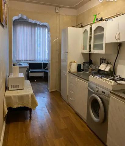 3 սենյականոց բնակարան Լեփսիուսի փողոցում, 78 ք.մ., 5/9 հարկ, մասնակի վերանորոգում