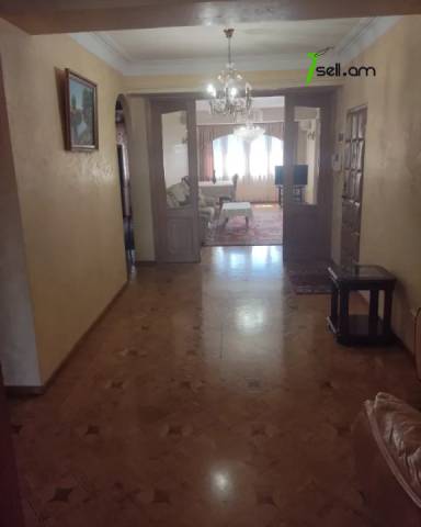 3 սենյականոց բնակարան Բաղրամյան պողոտայում, 100 քմ, նախավերջին հարկ, կապիտալ վերանորոգված, քարե շենք