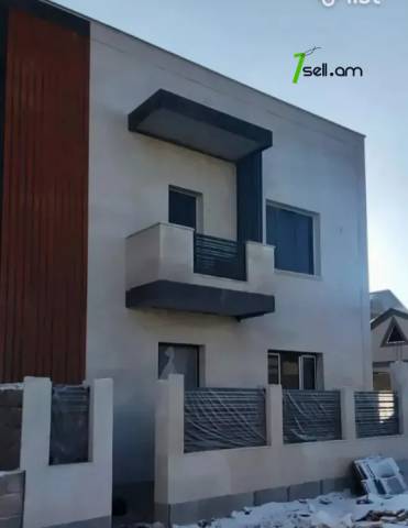 Երեք հարկանի տուն Ղափանցյան փողոցում Արաբկիրում, 160 քմ, 2 սանհանգույց