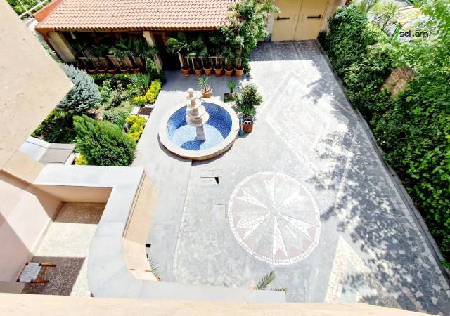 Երկու հարկանի քարե տուն Միչուրինի փողոցում Էրեբունիում, 380 ք.մ., 3+ սանհանգույց, եվրովերանորոգված