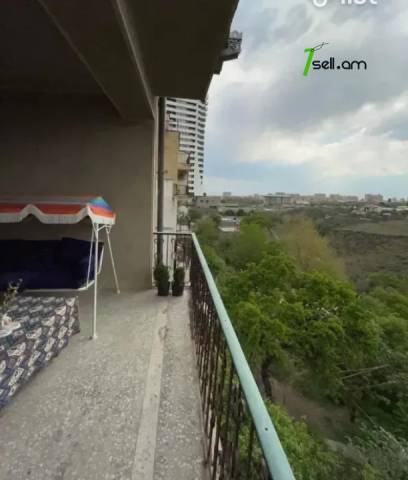 2 սենյականոց բնակարան Քեռու փողոցում, 57 ք.մ., բարձր առաստաղներ, նախավերջին հարկ, եվրովերանորոգված