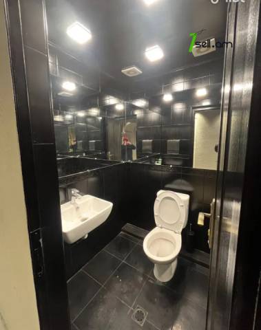 Բազմաֆունկցիոնալ գույք Աբովյան փողոցում կենտրոնում, 170 ք.մ.