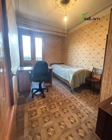 4 սենյականոց բնակարան Երվանդ Քոչարի փողոցում, 85 ք.մ., մի քանի պատշգամբ, 7/9 հարկ