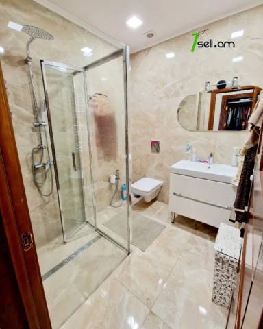 Չորս հարկանի տուն Առինջի 21-րդ փողոցում Առինջում, 950 քմ, 3+ սանհանգույց