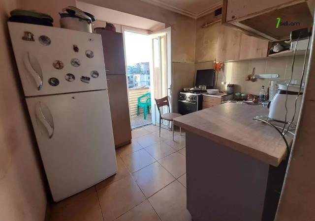 4 սենյականոց բնակարան Գյուլբենկյան փողոցում, 109 ք.մ., մի քանի պատշգամբ, նախավերջին հարկ, քարե շենք