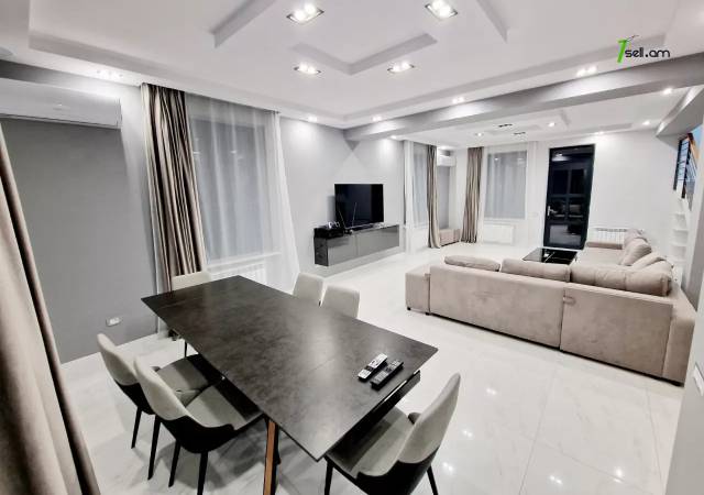 Երկու հարկանի քարե տուն Գոգոլի փողոցում Քանաքեռ Զեյթունում, 650 ք.մ., 3+ սանհանգույց