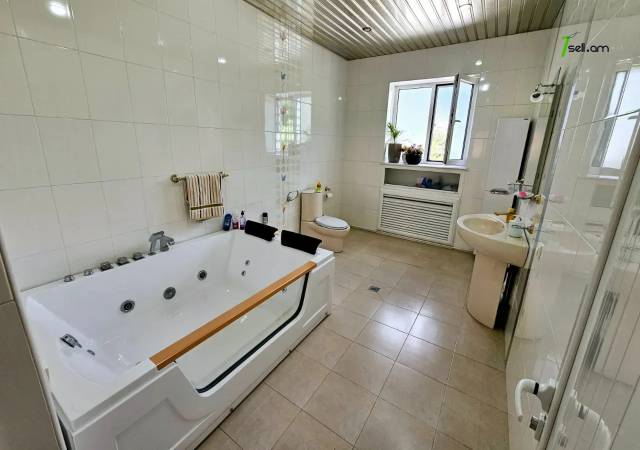 Երկու հարկանի քարե տուն Քանաքեռ Զեյթունում, 1600 ք.մ., 3+ սանհանգույց, կապիտալ վերանորոգված