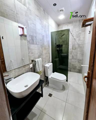 Երկու հարկանի քարե տուն 41-րդ փողոցում Զովունիում, 600 ք.մ., 3+ սանհանգույց