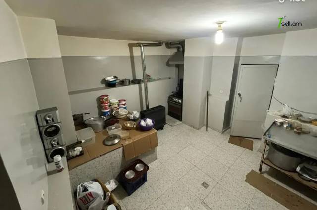 Կոմերցիոն անշարժ գույք Պարոնյան փողոցում կենտրոնում, 130 քմ