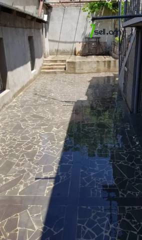 Երկու հարկանի քարե տուն Ավանում, 470 ք.մ., 2 սանհանգույց