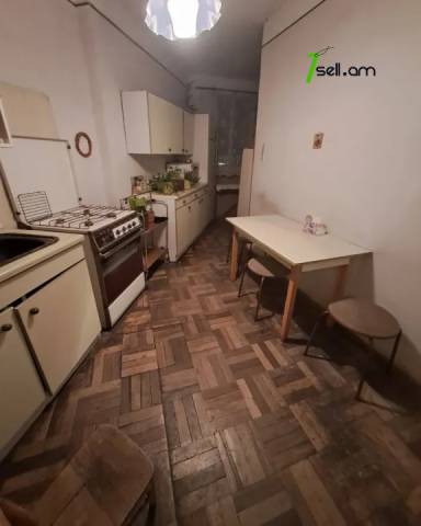 4 սենյականոց բնակարան Երվանդ Քոչարի փողոցում, 104 ք.մ., մի քանի պատշգամբ, նախավերջին հարկ