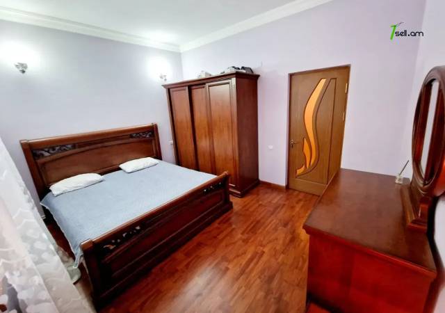 Երկու հարկանի քարե տուն, Դավթաշեն վարչական շրջան Դավիթաշենում, 650 ք.մ., 2 սանհանգույց