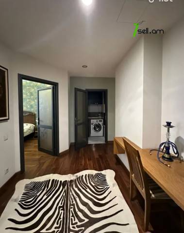 4 սենյականոց բնակարան նորակառույց շենքում Հայրիկ Մուրադյան փողոցում, 149 ք.մ., 3/18 հարկ